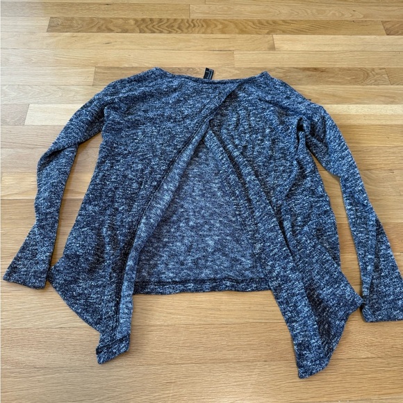 Forever 21 Gray and white Sweater with an open back small women's - Picture 6 of 8